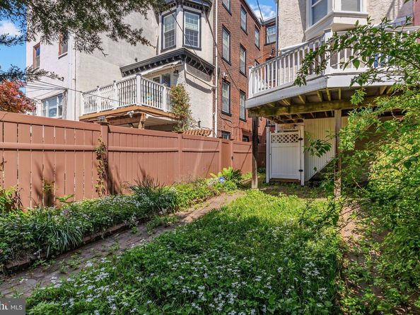 2228 Green Street, Philadelphia PA 19130