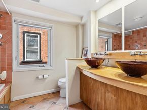 2228 Green Street, Philadelphia PA 19130