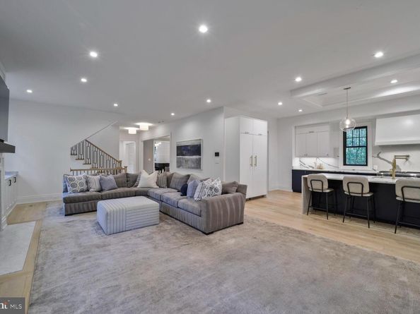 3127 51st Place NW, Washington DC 20016