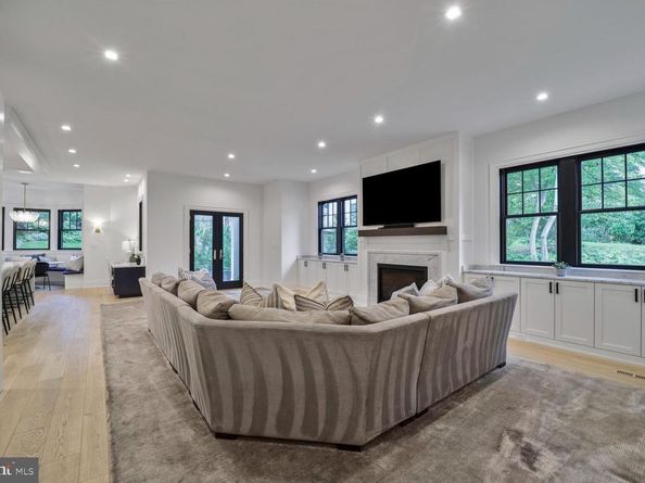 3127 51st Place NW, Washington DC 20016
