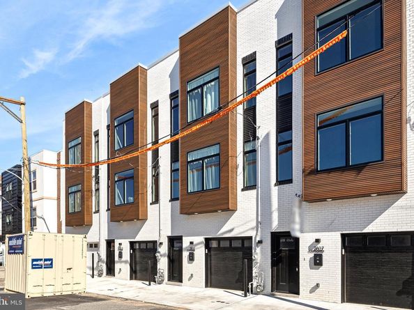 2816 S 9TH Street, Philadelphia PA 19148