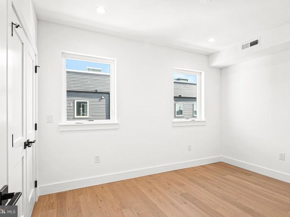 2816 S 9TH Street, Philadelphia PA 19148