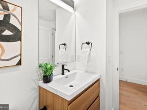 2816 S 9TH Street, Philadelphia PA 19148