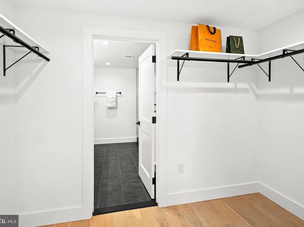 2816 S 9TH Street, Philadelphia PA 19148