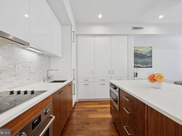 621 S 24TH Street 204, Philadelphia PA 19146