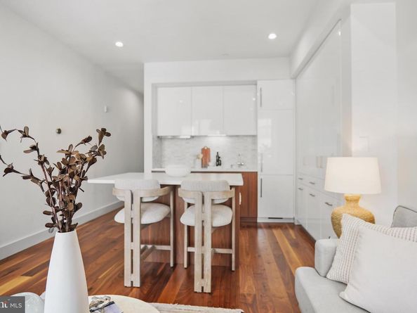 621 S 24TH Street 204, Philadelphia PA 19146