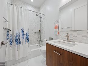 621 S 24TH Street 204, Philadelphia PA 19146