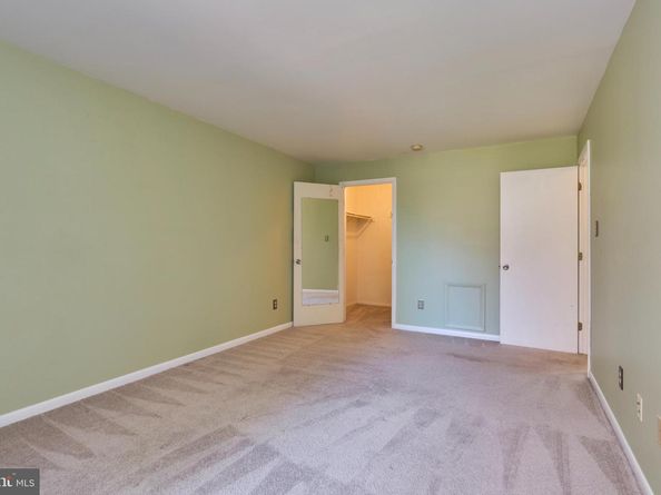 8302 Tobin Road 11, Annandale VA 22003