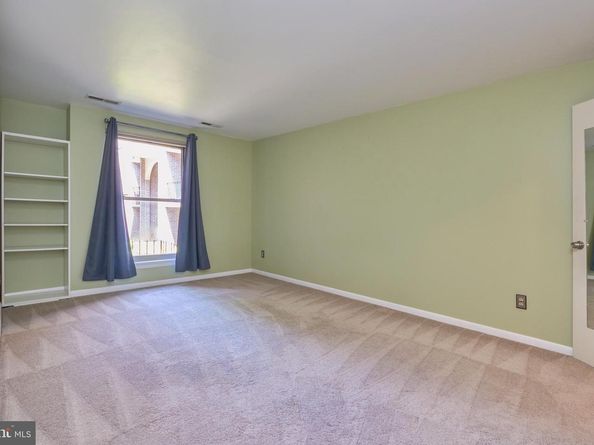 8302 Tobin Road 11, Annandale VA 22003