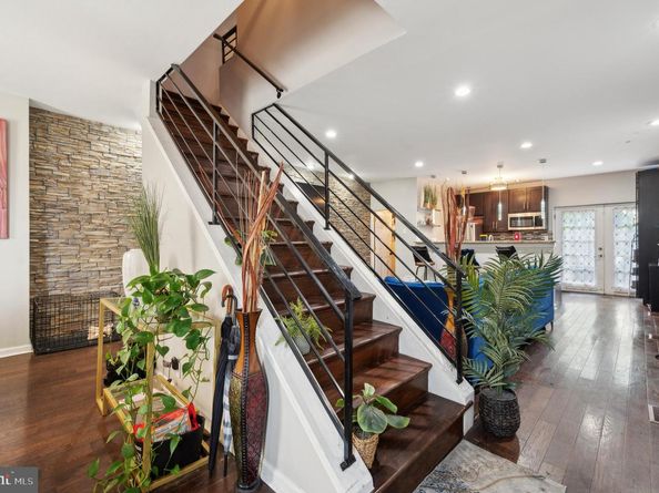 6833 Musgrave Street, Philadelphia PA 19119