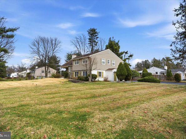 898 Crestline Drive, Blue Bell PA 19422
