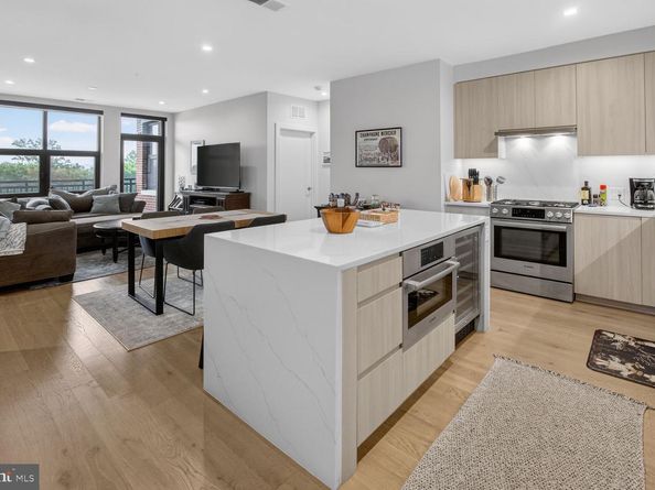 737 Swann Avenue 310, Alexandria VA 22301