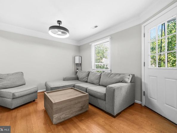 21843 Baldwin Square 301, Sterling VA 20164