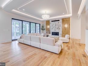 903 Lauren Lane SE, Vienna VA 22180