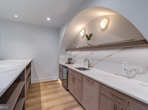 903 Lauren Lane SE, Vienna VA 22180