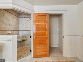 1922 S Arlington Ridge Road, Arlington VA 22202