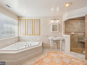 1922 S Arlington Ridge Road, Arlington VA 22202