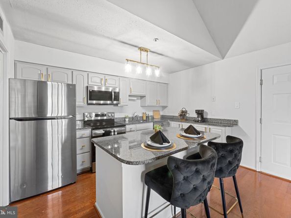 3302 Wyndham Circle B, Alexandria VA 22302