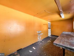 33 S Woodlawn Avenue, Aldan PA 19018