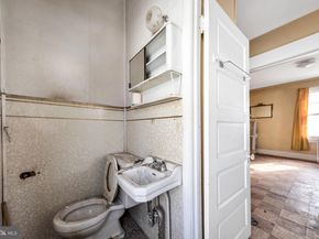 33 S Woodlawn Avenue, Aldan PA 19018