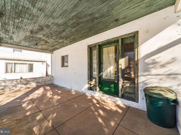 33 S Woodlawn Avenue, Aldan PA 19018