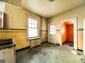 33 S Woodlawn Avenue, Aldan PA 19018