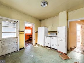 33 S Woodlawn Avenue, Aldan PA 19018