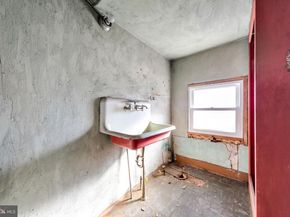 33 S Woodlawn Avenue, Aldan PA 19018