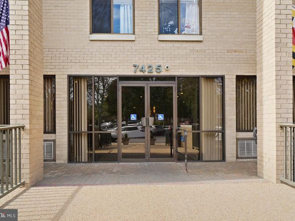 7425 Democracy Boulevard 8, Bethesda MD 20817