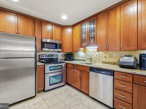 7425 Democracy Boulevard 8, Bethesda MD 20817