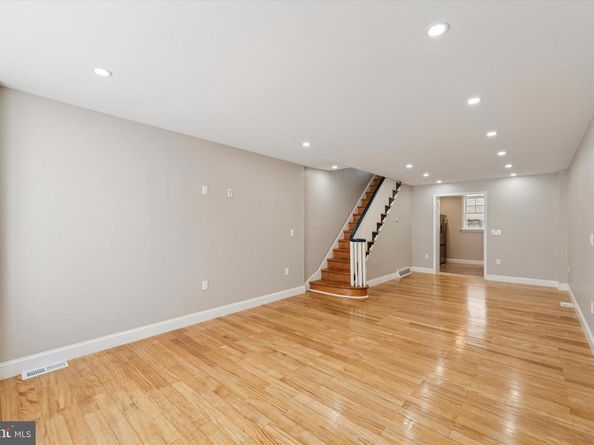 1912 S 9TH Street, Philadelphia PA 19148