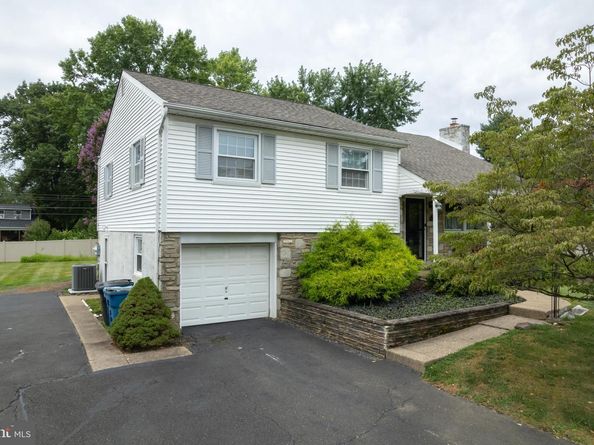 1612 Winding Drive, North Wales PA 19454