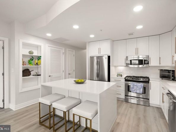 8220 Crestwood Heights Drive 1210, Mclean VA 22102