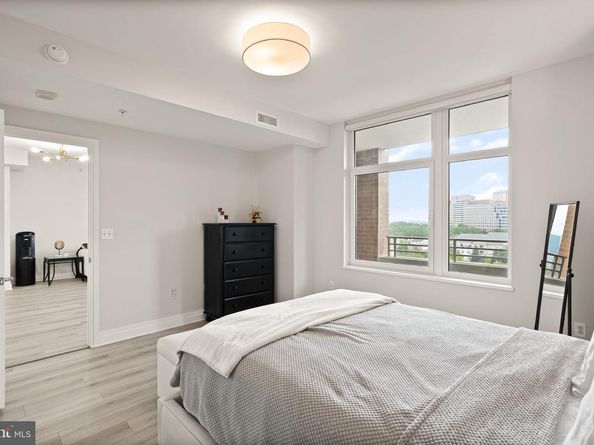 8220 Crestwood Heights Drive 1210, Mclean VA 22102