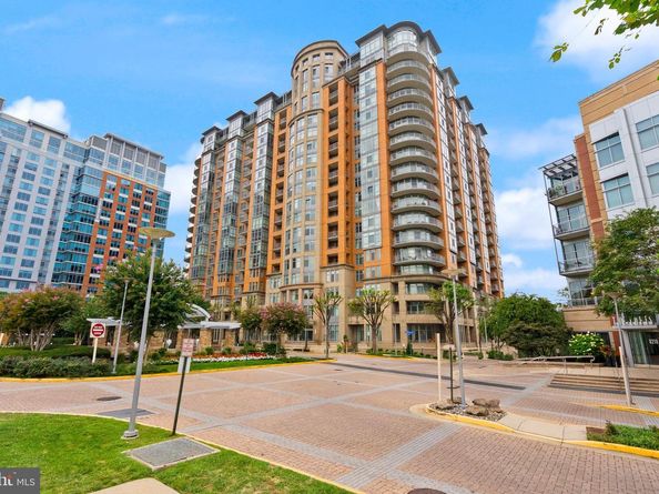 8220 Crestwood Heights Drive 1210, Mclean VA 22102