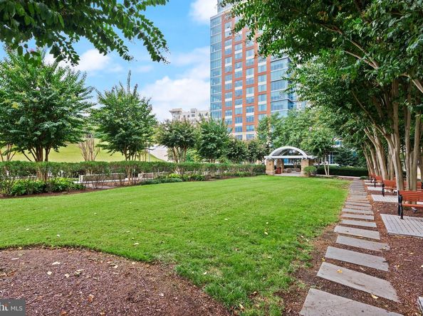 8220 Crestwood Heights Drive 1210, Mclean VA 22102