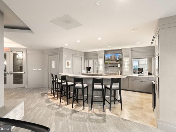 8220 Crestwood Heights Drive 1210, Mclean VA 22102