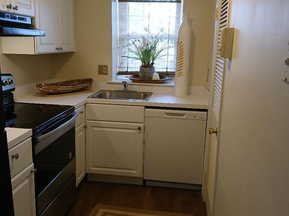 826 South Avenue R8, Secane PA 19018