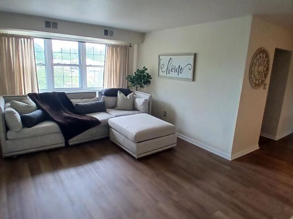 826 South Avenue R8, Secane PA 19018
