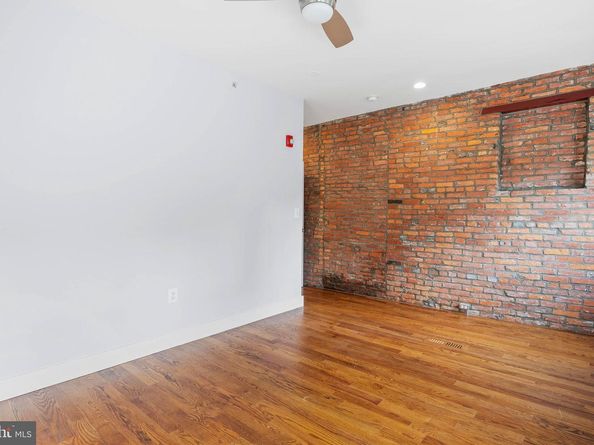 924 S 11TH Street 101, Philadelphia PA 19147