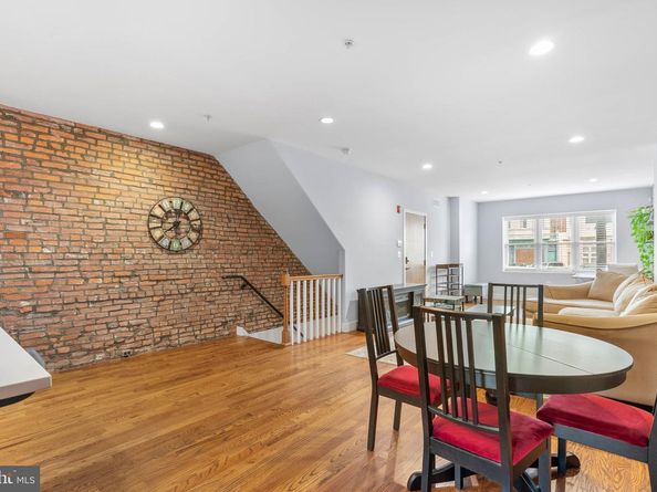 924 S 11TH Street 101, Philadelphia PA 19147