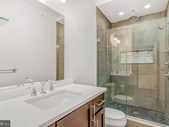 924 S 11TH Street 101, Philadelphia PA 19147