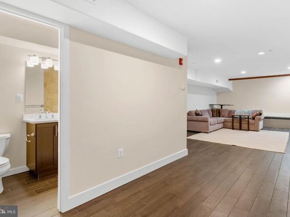 924 S 11TH Street 101, Philadelphia PA 19147