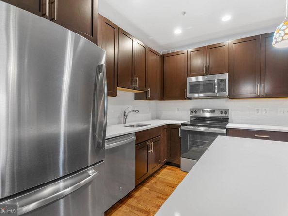 924 S 11TH Street 101, Philadelphia PA 19147