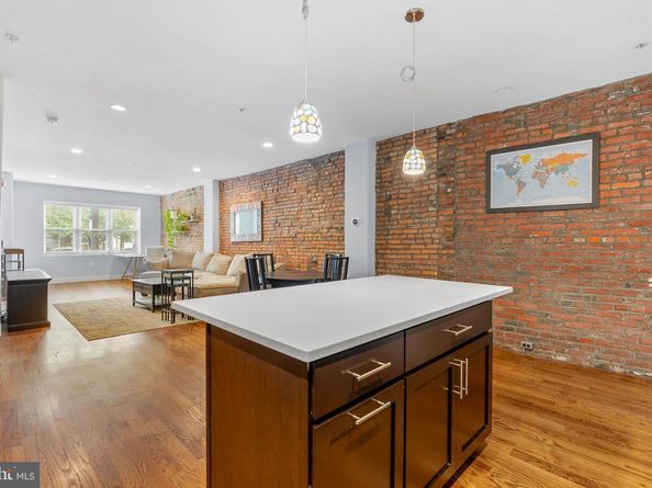 924 S 11TH Street 101, Philadelphia PA 19147