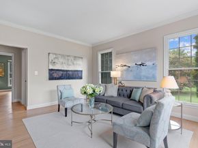 10492 Hunting Hills Place, Oakton VA 22124