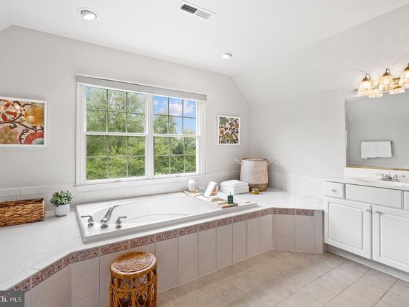10492 Hunting Hills Place, Oakton VA 22124