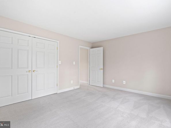 10492 Hunting Hills Place, Oakton VA 22124