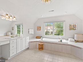 10492 Hunting Hills Place, Oakton VA 22124