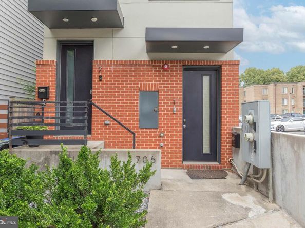 706 16TH Street NE A, Washington DC 20002
